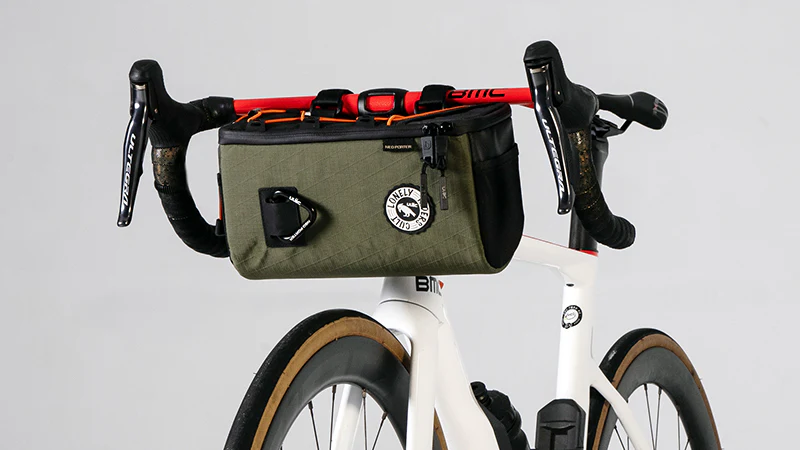 Смотреть видеообзор Сумка для велосипеда Ulac Coursier GT MAX Neo Porter Handlebar Bag Green